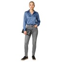 Camisa de satén para mujer de corte holgado con superficie brillante, cuello clásico, puño con botón y dobladillo recto 8