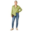 Camisa de satén para mujer de corte holgado con superficie brillante, cuello clásico, puño con botón y dobladillo recto 14
