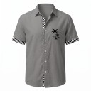 Camisa de verão masculina de cor única com mangas curtas e pequeno estampado de palmeiras no peito com colarinho clássico e botões ao longo de toda a extensão 1
