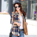 Camisa feminina acolchoada com forro quente interior Padrão xadrez Manga longa Duas bolsos no peito com aba Para o tempo frio Poliéster e algodão 3