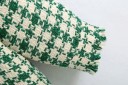 Camisa oversized feminina de manga longa Padrão xadrez em verde e creme Bolsos de peito com aba Bordas desfiadas Poliéster 4