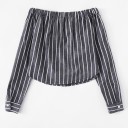 Camisa riscada feminina com ombros à mostra 2