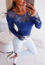 Camiseta de mujer con escote decorado 5