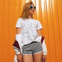 Camiseta de mujer con motivo de silueta 1