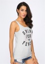 Camiseta de tirantes gris para mujer con estampado 3