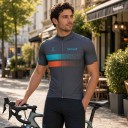 Camisola de ciclismo masculina cinza escuro com faixa turquesa e laranja, de mangas curtas e fecho de correr até ao fim, com três bolsos 5