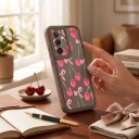 Capa de silicone com alça para pulso Samsung Galaxy A37 Resistente Motivo de cerejas e laços rosas Castanho Proteção da câmara Capa para telemóvel 4