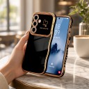 Capa macia para Samsung Galaxy S24 com bordas onduladas e proteção da câmara em PC e TPU Capa flexível para telemóvel Samsung S24 5