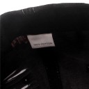 Cappellino con scritta T83 3