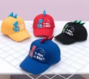 Cappellino da bambino con dinosauro 1