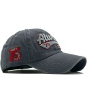 Cappellino da uomo con scritta T73 6