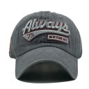 Cappellino da uomo con scritta T73 1