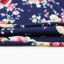 Cappello da donna cadente con stampa floreale Blu scuro con rose e foglie colorate Taglio morbido Materiale poliestere Per un uso quotidiano 3