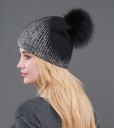 Cappello da donna di lusso con pompon 6
