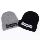 Cappello invernale con scritta Compton 1