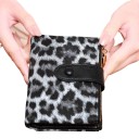 Cartera de mujer plegable 13 x 9 x 3 cm Espacio de almacenamiento para tarjetas y efectivo Cuero sintético Patrón de leopardo Accesorio elegante 2