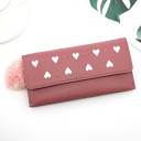 Cartera larga para damas con tapa y corazones blancos Tachuelas metálicas pequeñas Pompón de peluche en cadena Cuero sintético 19 x 9,5 7
