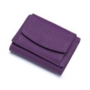 Cartera mini para dama de cuero genuino Forma compacta y plegable con solapa Superficie granulada Bordes cosidos Dimensiones 10 x 7 x 3 2
