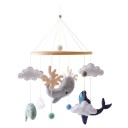 Carusel suspendat deasupra pătuțului 45 x 25 cm Lumea marină cu balene, scoici, corali, stele de mare și inel de lemn pentru agățat 1