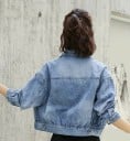 Casaco curto de ganga feminino de corte solto Ombros caídos Gola de camisa Bolso no peito com fecho de correr e bolso com aba Denim de algodão azul 2