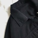 Casaco de denim feminino de corte mais solto Ombros caídos Dois bolsos no peito com aba Bolsos laterais Fecho com botões Algodão e poliéster 5