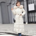 Casaco de inverno longo para mulher com capuz e borda peluda Cinto ajustável na cintura Costura em retângulos Comprimento maxi 4