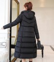 Casaco de inverno longo para senhora, acolchoado, com capuz e gola alta Comprimento abaixo dos joelhos Fecho com zip Bo pockets 10