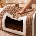 Casinha de dormir fechada para cães com orelhas e janelinha 60 x 45 x 40 cm Almofada solta no fundo e área estofada à frente da entrada 4