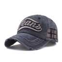 Casquette avec inscription T83 8