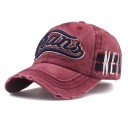 Casquette avec inscription T83 9