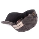 Casquette avec inscription T83 4
