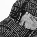 Casquette avec motif de journaux 4