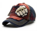 Casquette avec poing 3