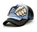 Casquette avec poing 5