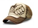 Casquette avec poing 8