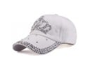 Casquette femme avec couronne de pierres scintillantes Visière ornée de rangées de pierres Sangle réglable avec boucle en métal Tour 1