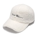 Casquette isolée pour femme 7