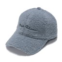Casquette isolée pour femme 10