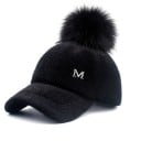 Casquette pour femme avec un grand pompon en fausse fourrure Surface pelucheuse en acrylique Visière arrondie matelassée Tour de tête de 56 à 60 1
