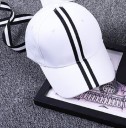 Casquette pour femme avec un ruban noir et blanc 2