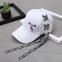 Casquette pour femmes avec des rubans décoratifs et un pendentif en forme de feuille Casquette de baseball en coton avec œillets en métal 1