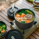 Casserole de camping avec couvercle 1,7 l Diamètre 17 cm hauteur 9,5 cm Alliage d'aluminium 3003 Poignée pliable Grise Avec housse Pour le camping 2