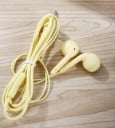 Căști cu bas în formă de pece cu conector jack de 3,5 mm Opritor pe cablu Cablu din TPE de 1,2 m Frecvență 20 Hz până la 20 kHz Impedanță 32 6