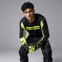 Celoprstede sportshandsker til motocross med tryk og mesh mellem fingrene i sort med neongule elementer til terræn kørsel 2