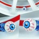 Čepičky ventilků ve tvaru oka 4 ks Ozdobný doplněk na kola auta Bílé s červenými žilkami a modrou duhovkou Plast ABS a měď Průměr 1,9 cm 3