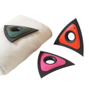 Cepillo triangular para eliminar el pelo de sofás y alfombras Cepillo para camas de perros y gatos Cepillo suave y denso para pelos y polvo de animales 2