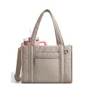 Cestovní taška pro ženy prošívaná crossbody kabelka se zipem a odnímatelným popruhem 28 x 20 x 13 cm polyesterová taška do práce i školy 1