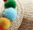 Chapeau en paille pour enfants avec pompons 4