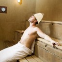 Chapéu de sauna em lã Protege a cabeça do sobreaquecimento Forma de sino com alça para pendurar Dimensões 34,5 x 22 cm Branco creme 1