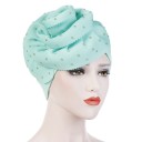 Chapéu feminino em forma de turban com uma grande rosa de tecido e pequenas pérolas. Elegante cobertura de cabeça em algodão. Tamanho 7